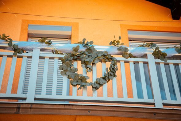 Balcony railing decorated with a heart-shaped decoration made out of leaves
