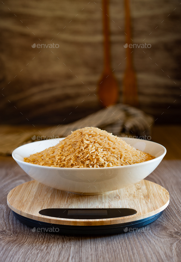 raw brown rice on dish