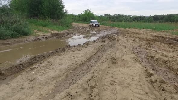 Challenging Offroader in Overland alt