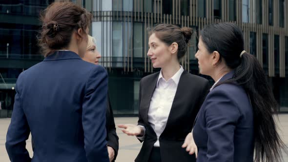 Confident Young Female Mentor Corporate Leader Manager Counselor Communicate with Female Business alt