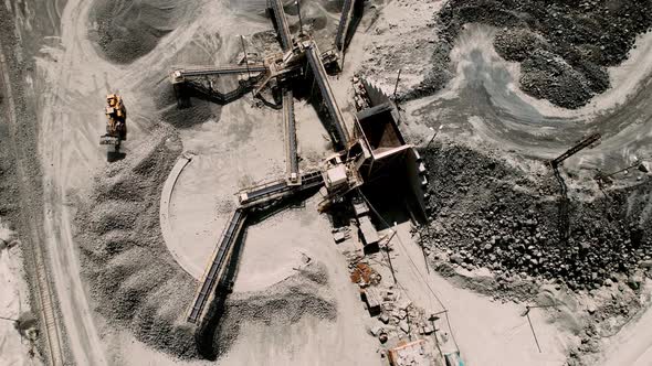 Crushing Machinery Cone Type Rock Crusher Conveying Crushed Granite Gravel Stone in a Quarry Open alt