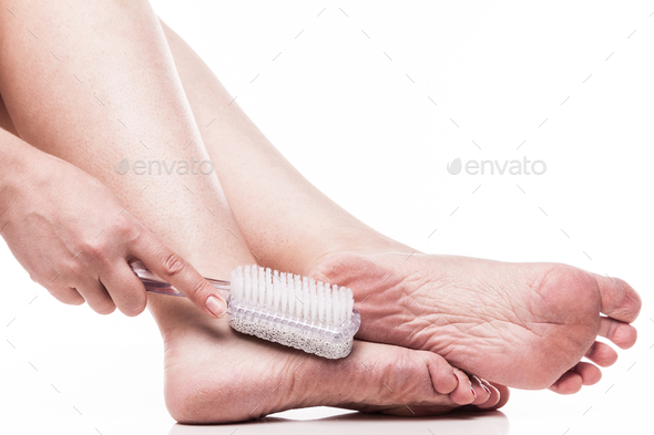 Care For Dry Skin On The Well-groomed Feet And Heels With The Help