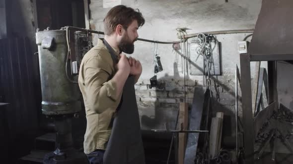 Beginning of Working Day in Workshop alt