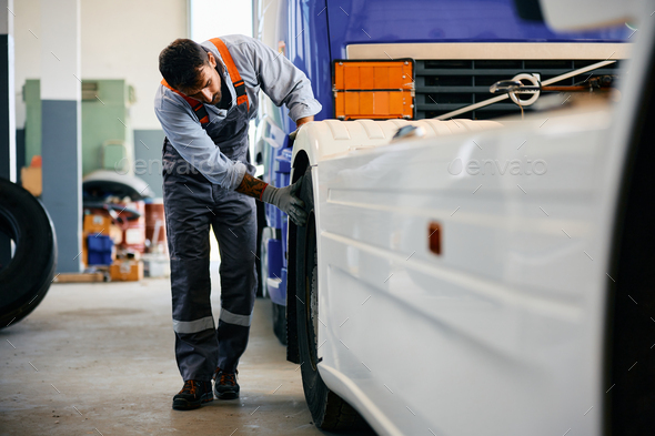 Mechanic Tools Garage Tire Other Car Services Stock Photo by ©belchonock  192171334