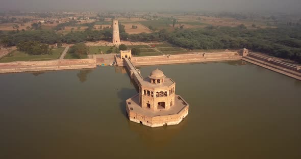 Hiran Minar alt