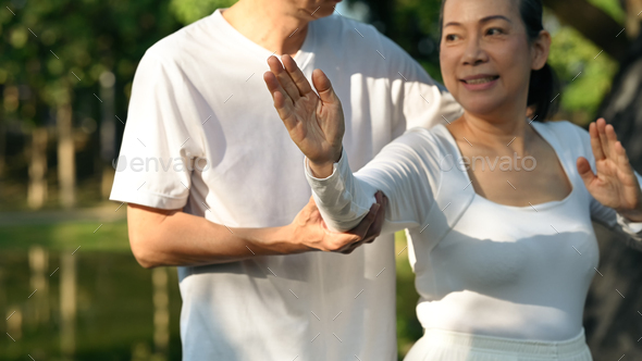 tai chi-wellbeing-positive mental health-balance-elderly-posture