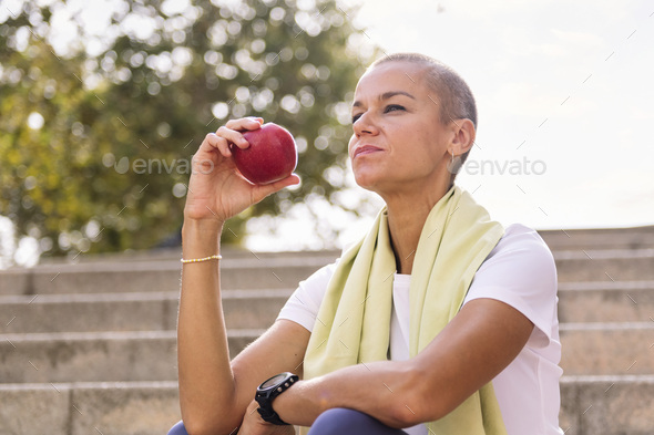 Eating apple after outlet workout