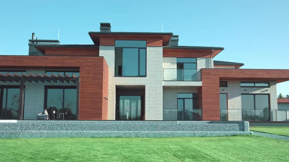 Luxury Modern Villa with Garden. Private Modern House View. alt