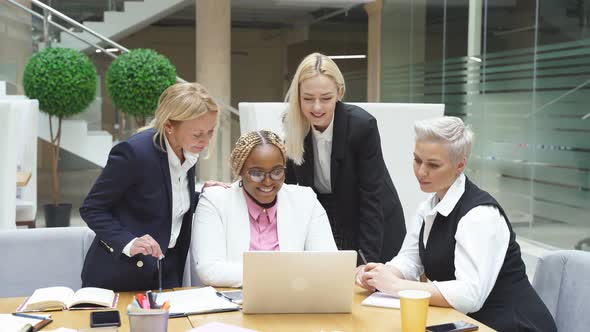 Caucasian Women Like Working with African Manager Woman Sitting with Laptop Explaining Something