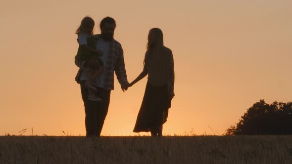 Happy Family with Child Three Silhouettes People Parents with Kid Daughter Jump Walking Jumping in alt