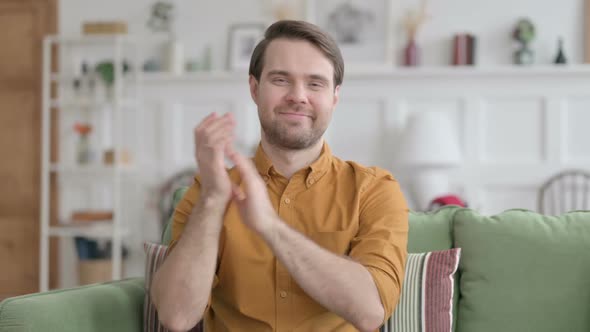 Portrait of Young Man Clapping, Applauding alt