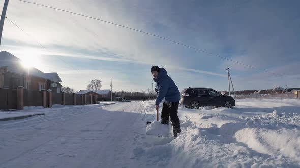 Man shoveling snow alt