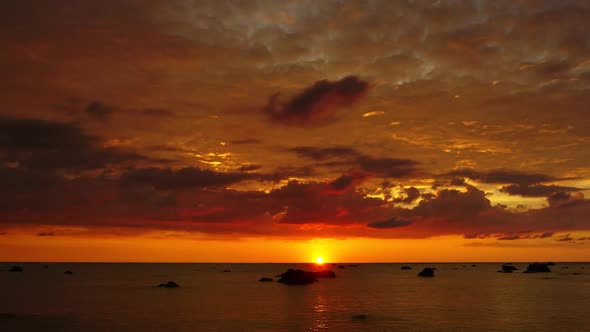 Tropical Sea Sunset on Beach, Zoom in Timelapse alt