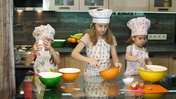 Three girls in the kitchen alt