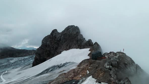 Dachstein Gletscher Berge Austria Drohne Nebel