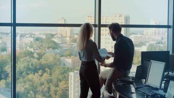 Discussing Planning Marketing Meeting. Teamwork Cooperating And Working Together. Brainstorm. alt