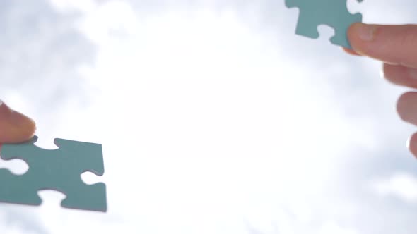 Man Hands Holding Two Pieces of Puzzle. Finding the Solution. Poblem Solving Background. Teamwork alt