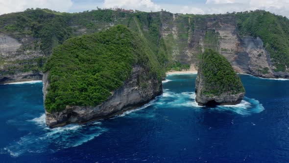Aerial View of Kelingking Beach in Nusa Penida Island Beautiful Ocean Mountains alt