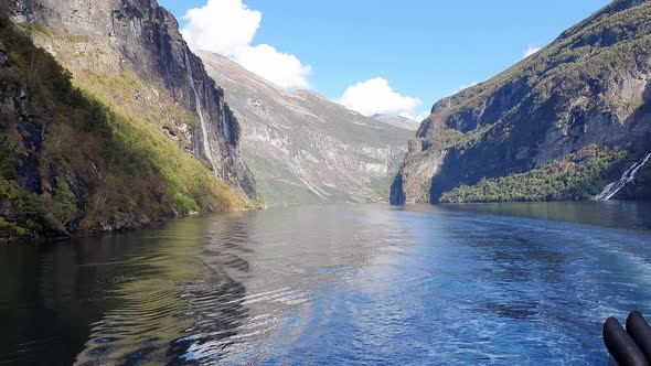 Beautiful landscape in Norway. Geiranger Fjord and the famous seven sisters waterfalls alt