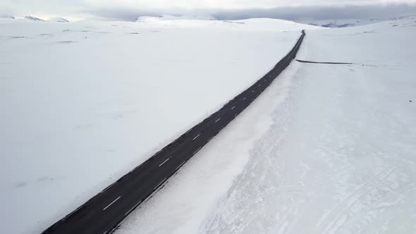 Above Iceland's scenic highway 93 as it cuts through the frozen countryside from Seydisfjordur to Eg alt