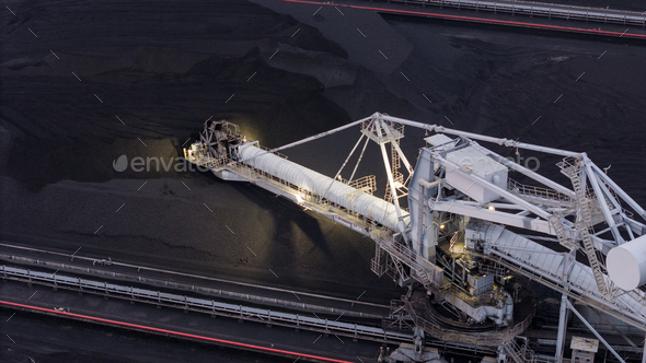 mining shovels, coal mine excavator working loading coal mine to Coal ...