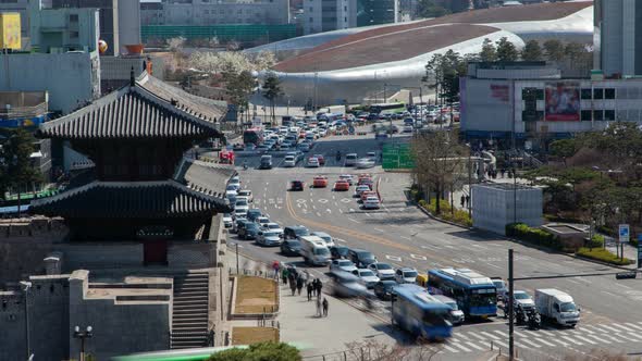 Heunginjimun and Dongdaemun Plaza in Korea, Seoul alt