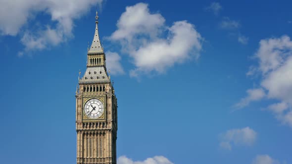 Big Ben Building In The Sun alt