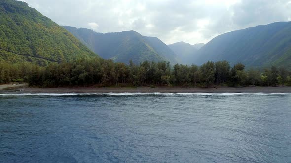 Aerial View of the Waipio Valley, Hawaii alt