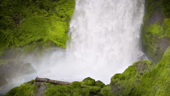 Beautiful Sahalie Falls In Oregon alt