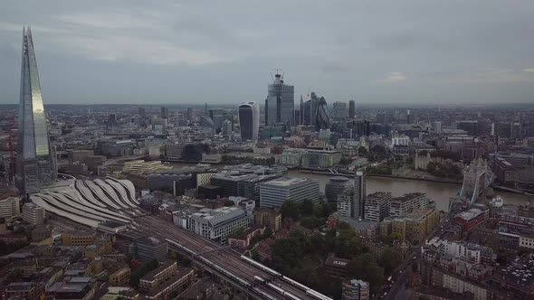 Panoramic aerial view of The Shard, downtown London, and Tower Bridge alt
