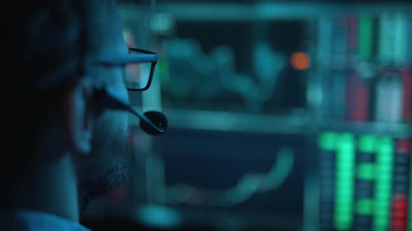 Trader is Working with Multiple Computer Screens with Charts and Data Analysis and Stock Broker alt