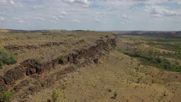 Sawpit Gorge Palm Springs, Halls Creek, Western Australia 4K Aerial Drone alt