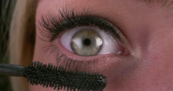 Woman Using Mascara Brush alt