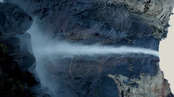 Bridal Veil Falls at Yosemite National Park alt