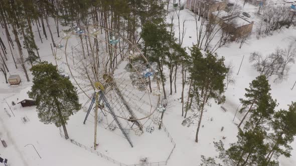 Old View Wheel In Winter In The Forest alt