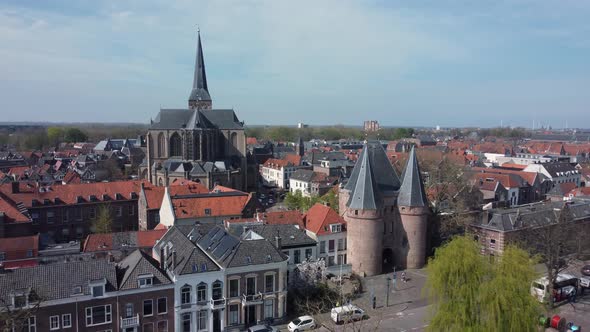 Church 'Bovenkerk' and city gate in historical city Kampen in the Netherlands alt
