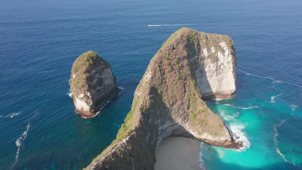 Drone Shot of Dinosaur Beach in Nusa Penida Island, Bali, Indonesia alt