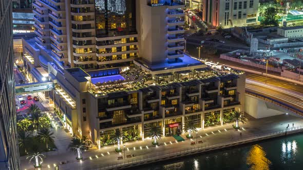 Luxury Dubai Marina Canal with Passing Boats and Promenade Night Timelapse Dubai United Arab alt