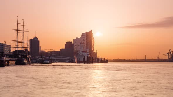 Sunrise Time Lapse of Hamburg Cityscape with Harbor and Elbe River, Hamburg, Germany alt