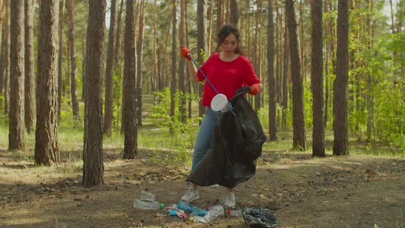 Asian Female Volunteer Cleaning Forest Garbage alt