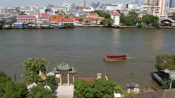 Oriental Boat Floating on River in Krungthep City. Modern Transport Vessel Floating on Calm Chao alt