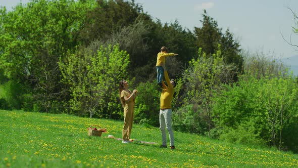 Father throwing his child up in the air alt