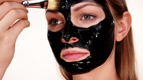 Girl Applying Black Carbo Mask to Face alt