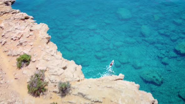 Revealing shoot of a kayaker paddling in beautiful turquoise tropic sea. alt