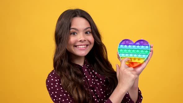 Happy Kid Presenting Product and Popping Pop It Antistress Silicone Toy Toy Shop alt