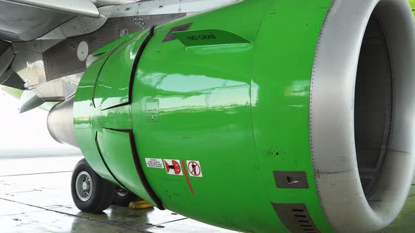 Test reverse the engine of a passenger plane alt