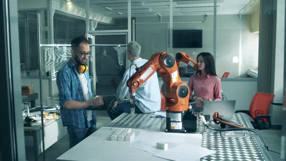 Team of Developers Are Experimenting with a Robotic Machine alt