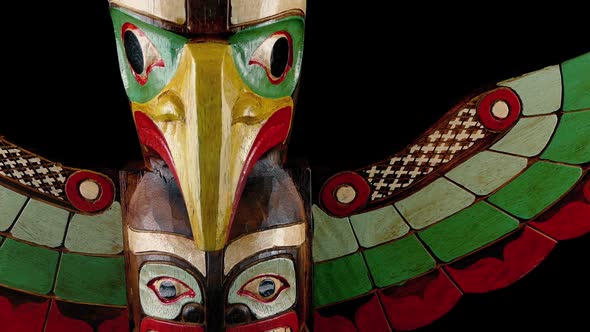 Traditional Totem Pole Front View Moving Shot alt