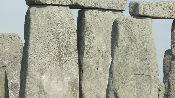 Tilt up of triliths at Stonehenge alt
