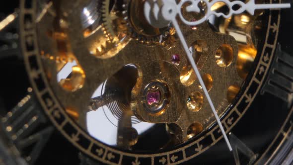 Metal Gears in Perpetual Motion. Close Up alt